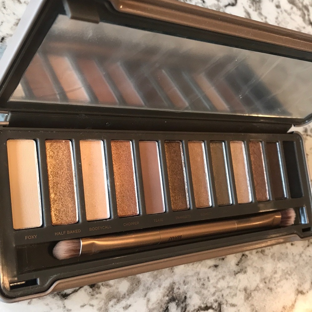 Unused Urban Decay Naked 2 eyeshadow kit
